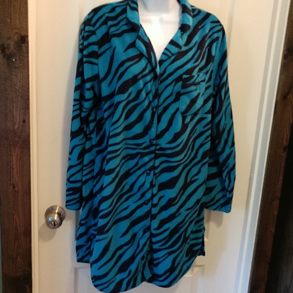NWOT, Bali Studio sleep shirt
